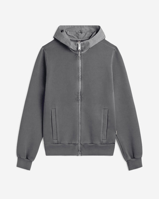 Una sudadera de Ecoalf con capucha gris sostenible de cremallera completa, con dos bolsillos delanteros y puños elásticos, sobre fondo blanco.