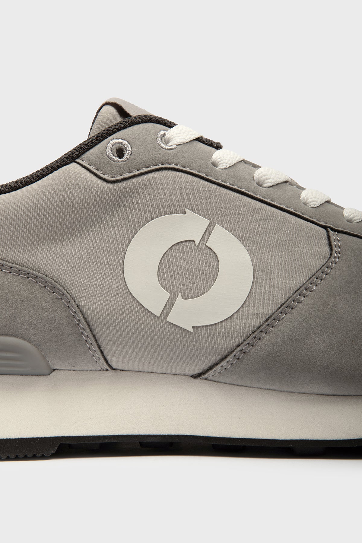 GREY UCLA TRAINERS