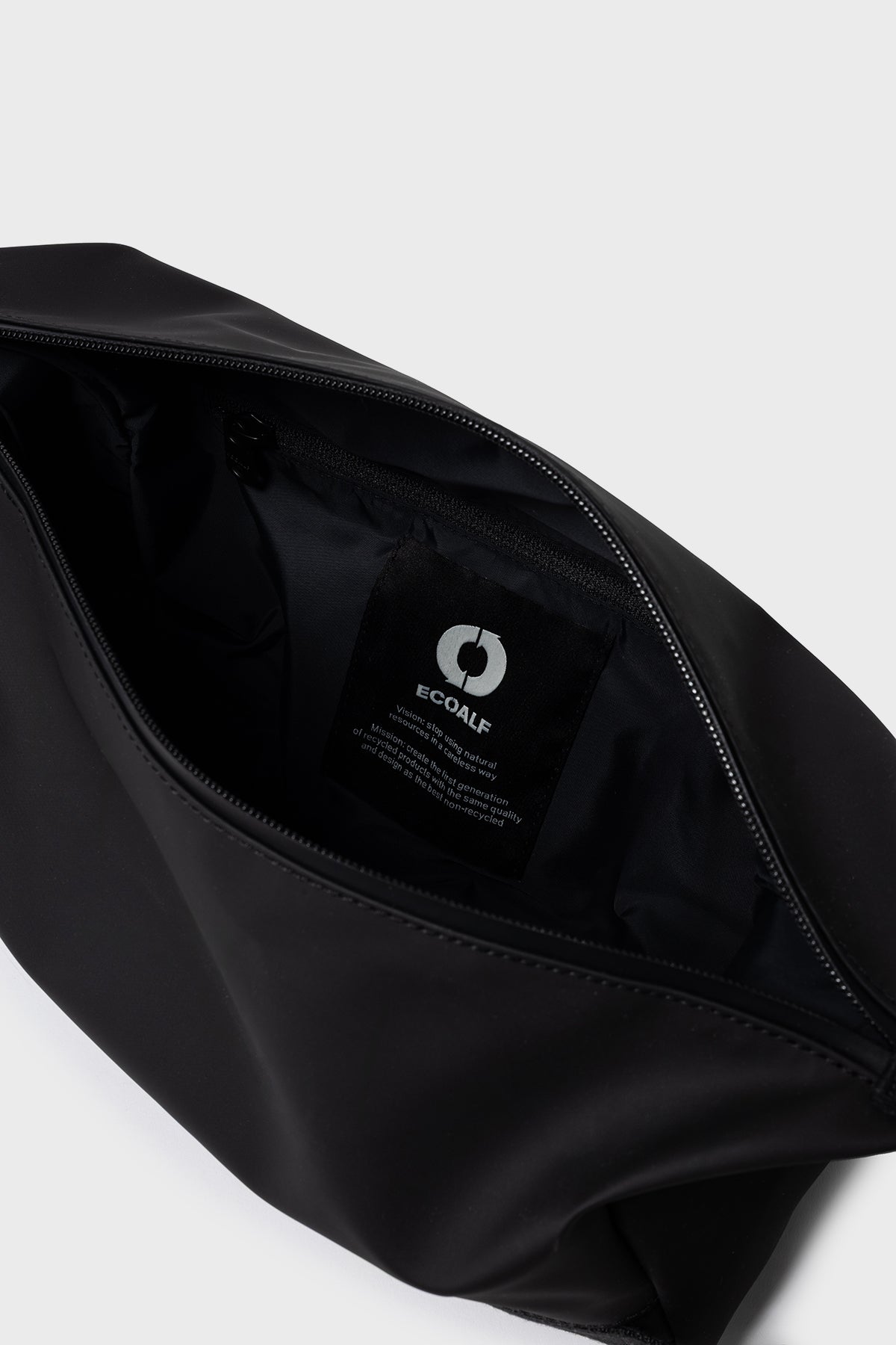 BLACK ARENY WR TOILETRY BAG
