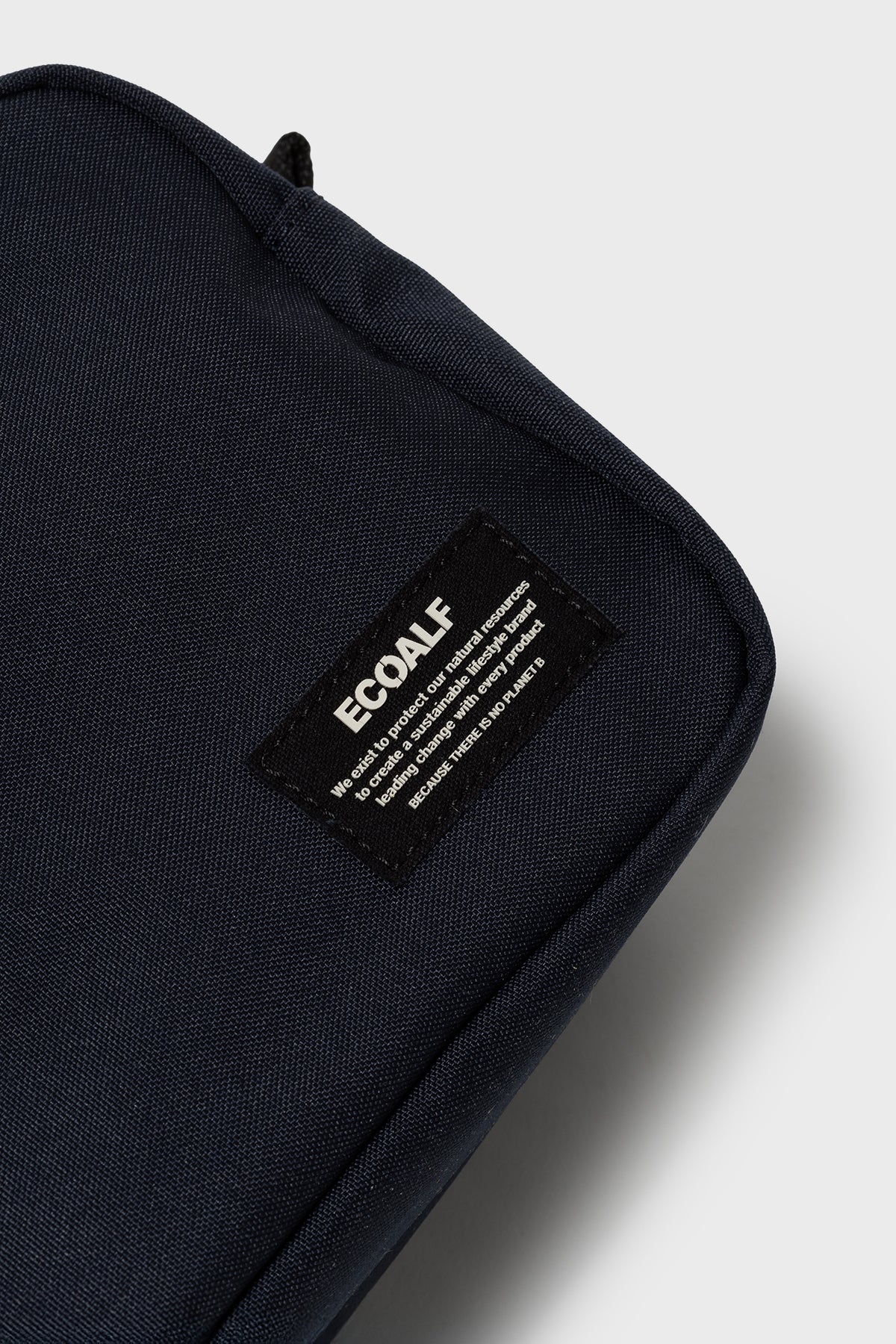NAVY BLUE SPORT TOILETRY BAG