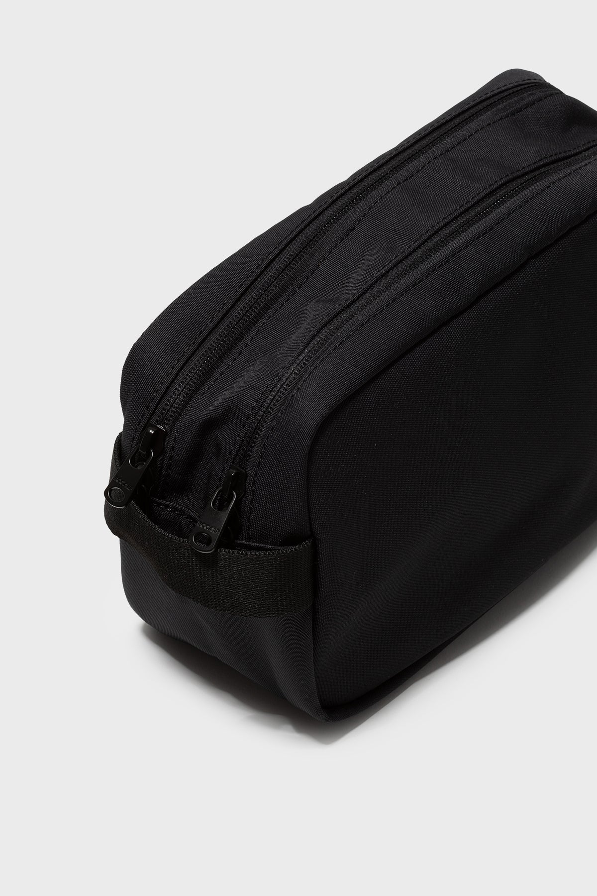 BLACK SPORT TOILETRY BAG
