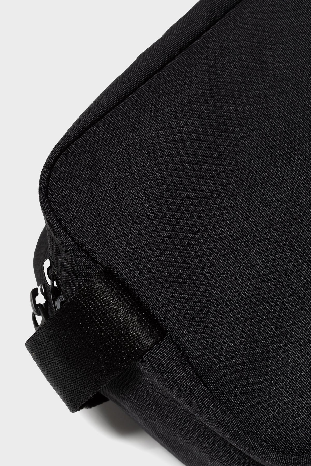 BLACK SPORT TOILETRY BAG