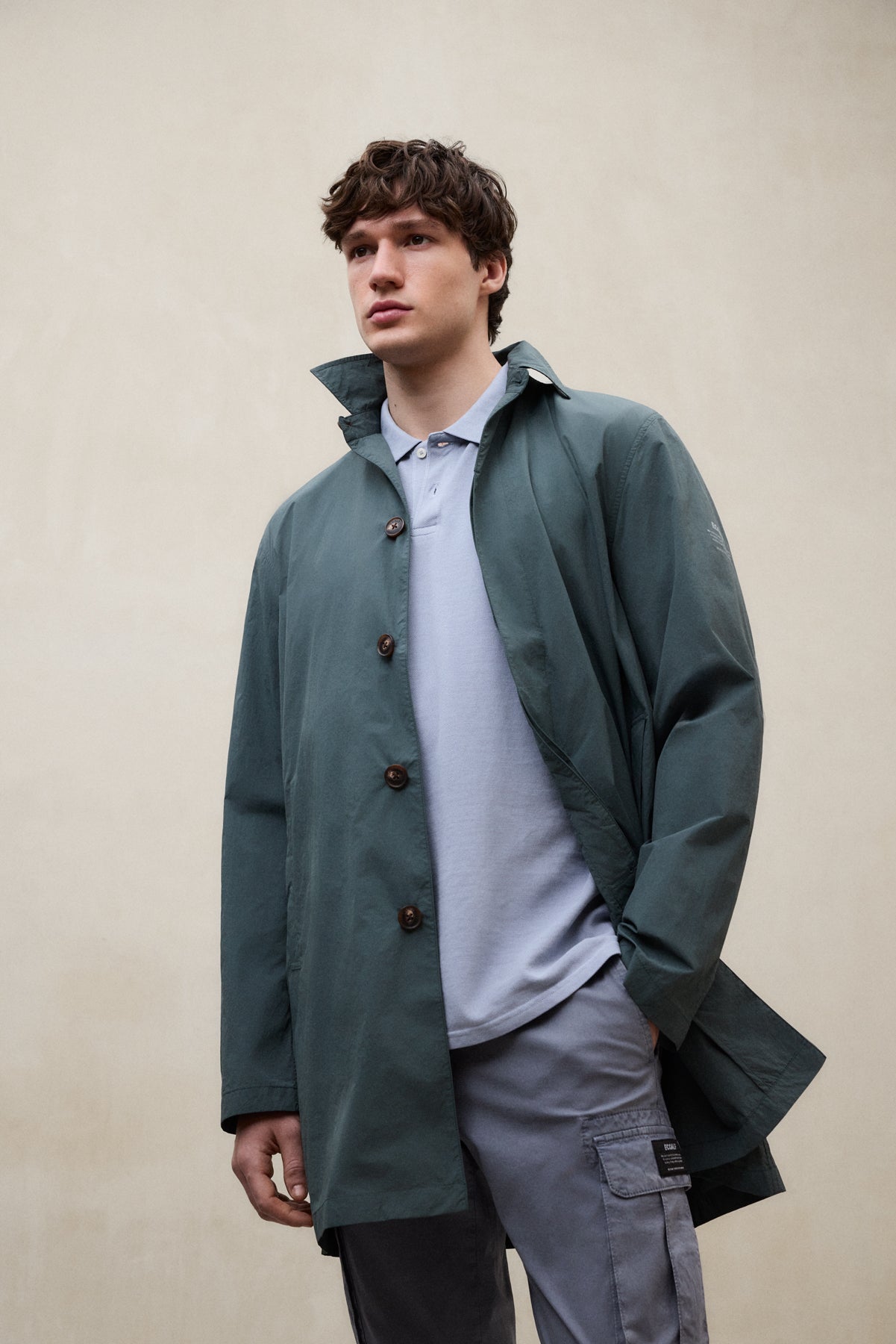 GRÜNER PACKBARER VESTAL-TRENCHCOAT