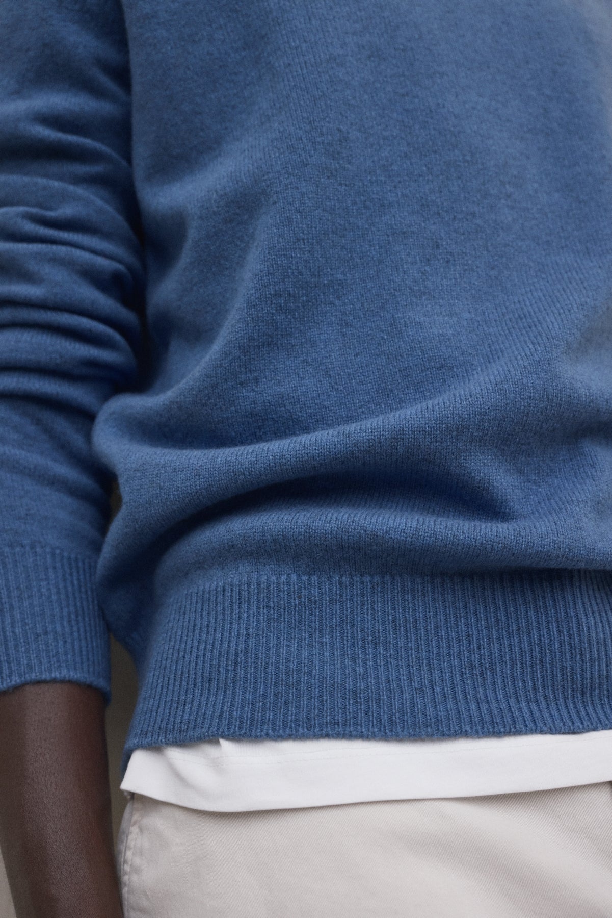 BLUE LAGUNA SWEATER WITH LABEL