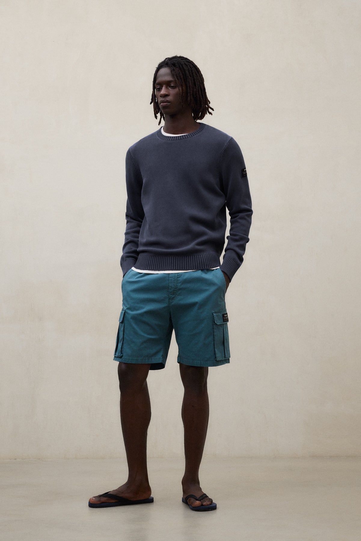 NAVY BLUE TAIL SWEATER