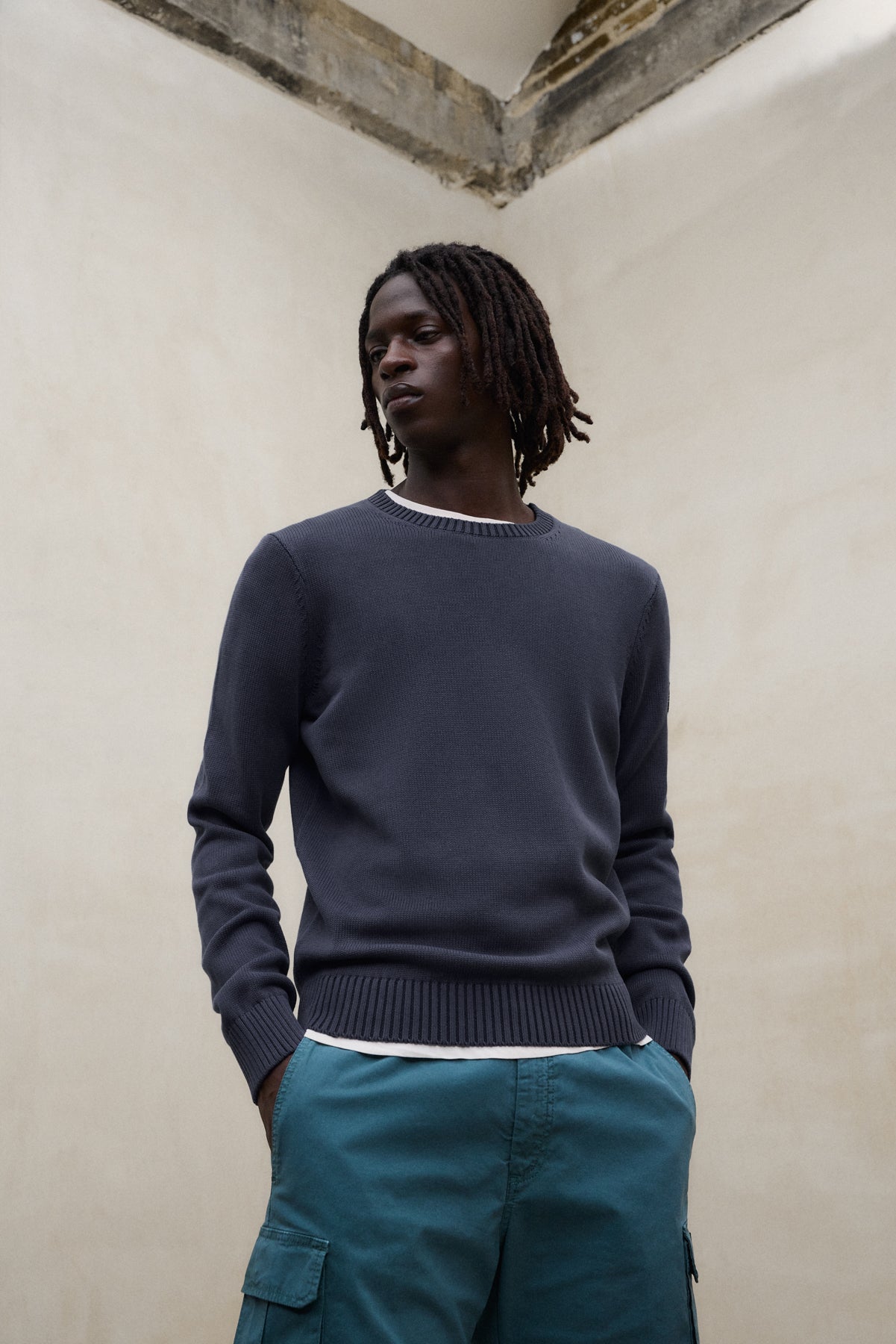 NAVY BLUE TAIL SWEATER