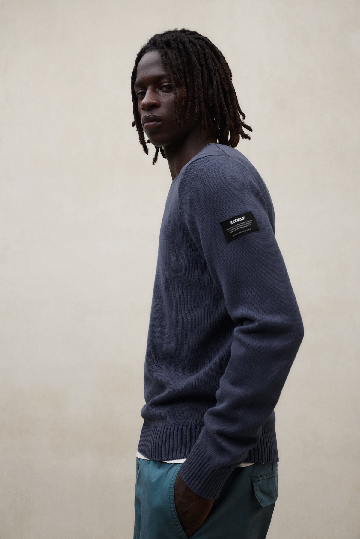 NAVY BLUE TAIL SWEATER