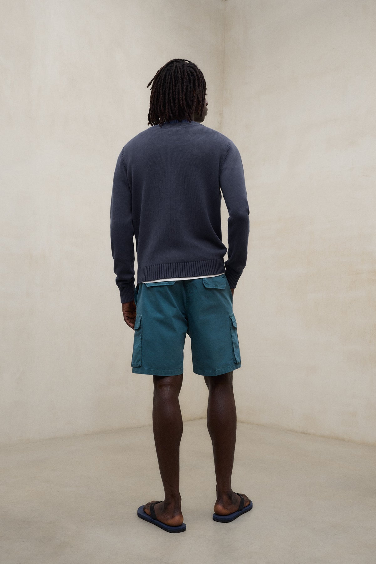 NAVY BLUE TAIL SWEATER