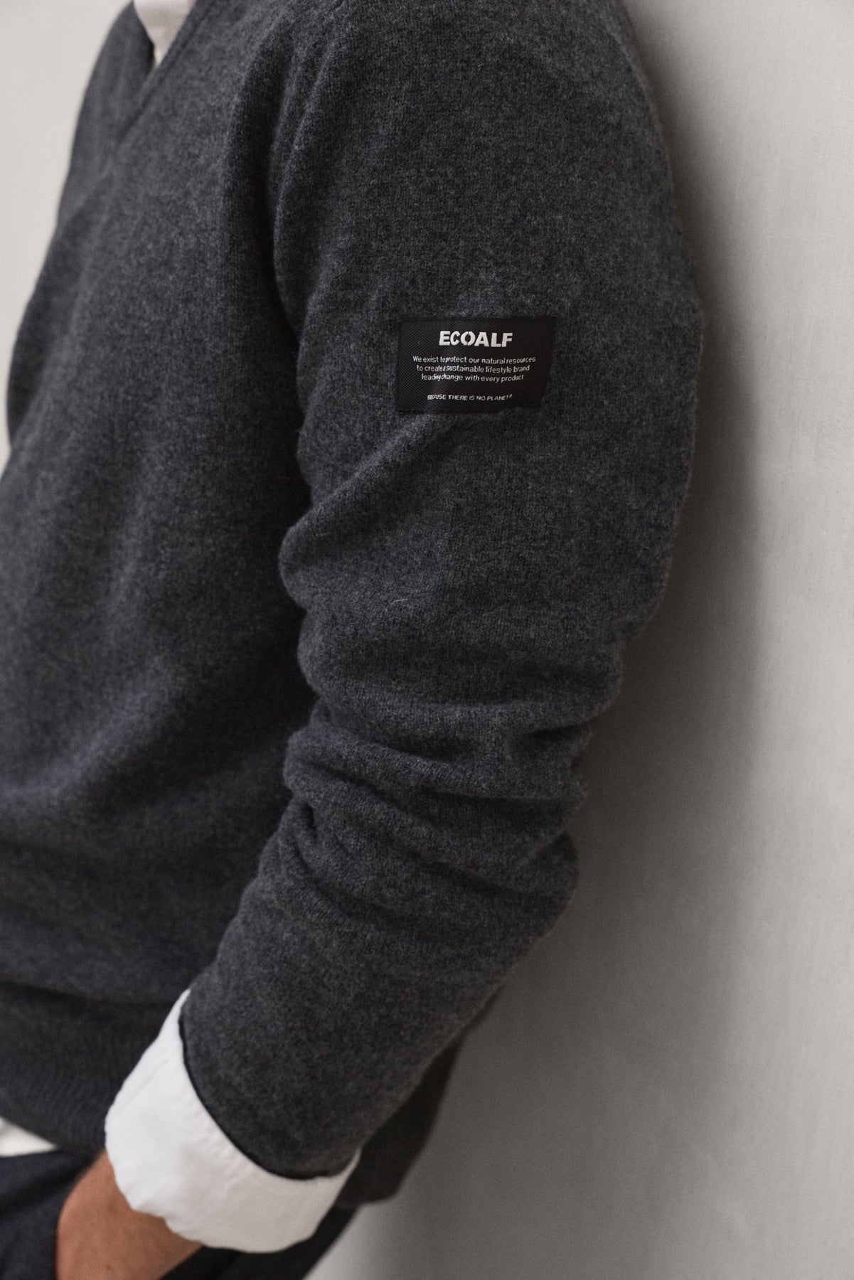 JERSEY VALLE GRIS OSCURO CON ETIQUETA