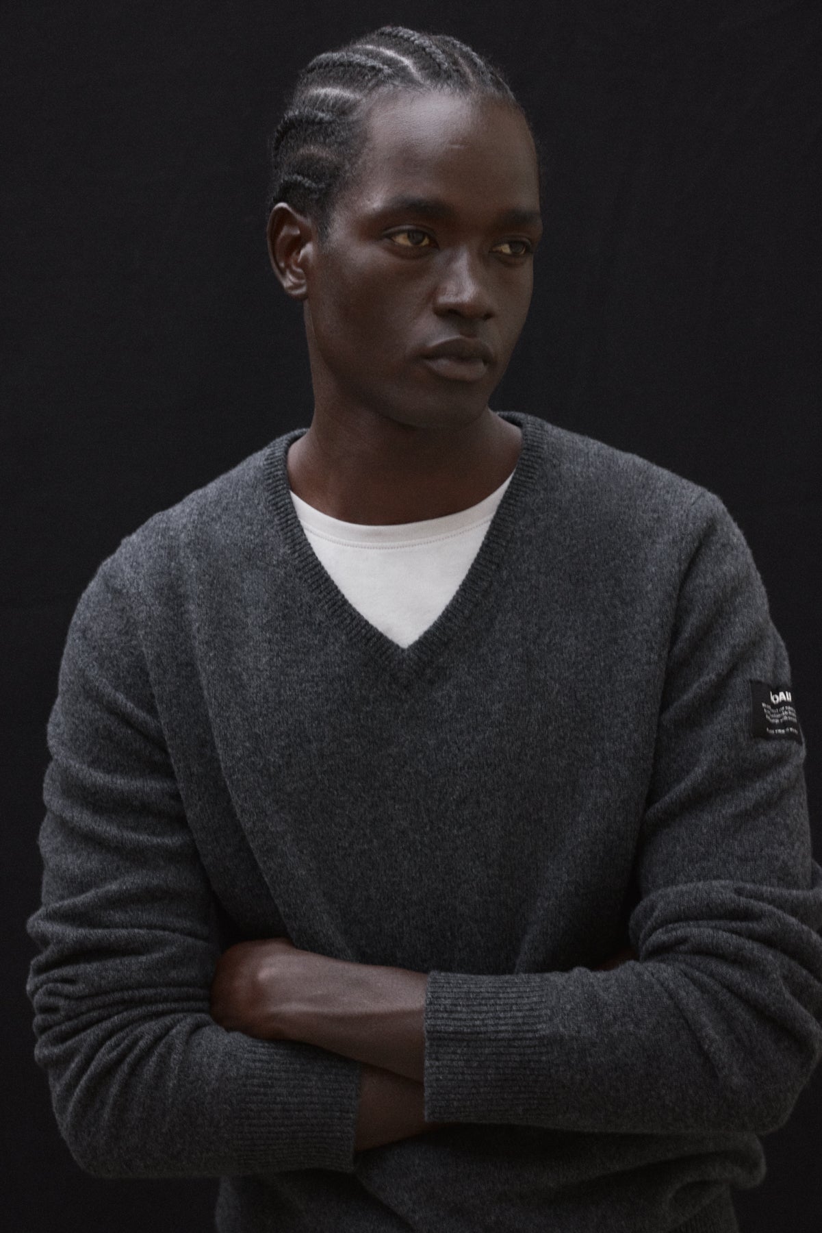 DUNKLER GRAUER TAL-PULLOVER