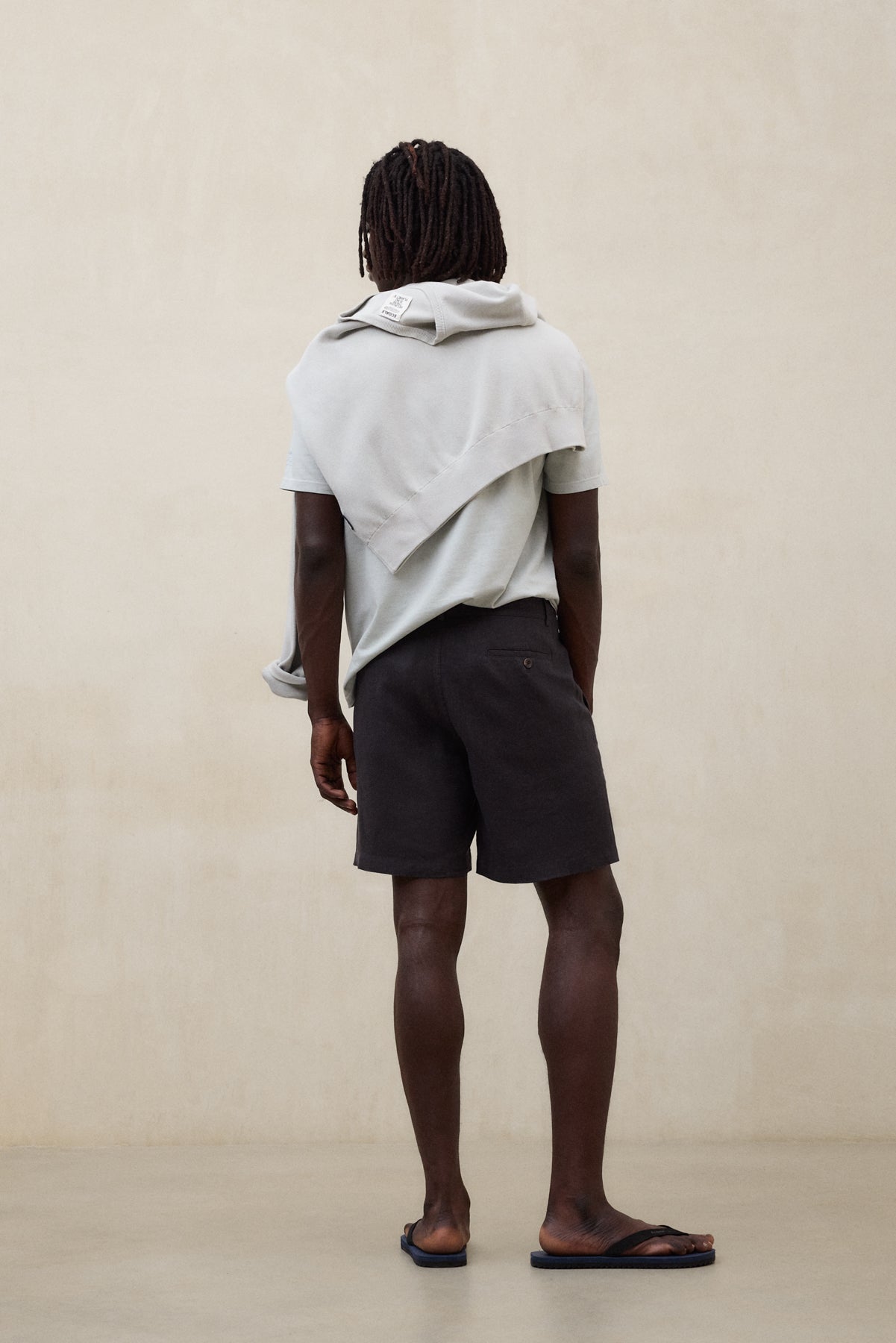 SHORTS TIKA GRIS OSCURO