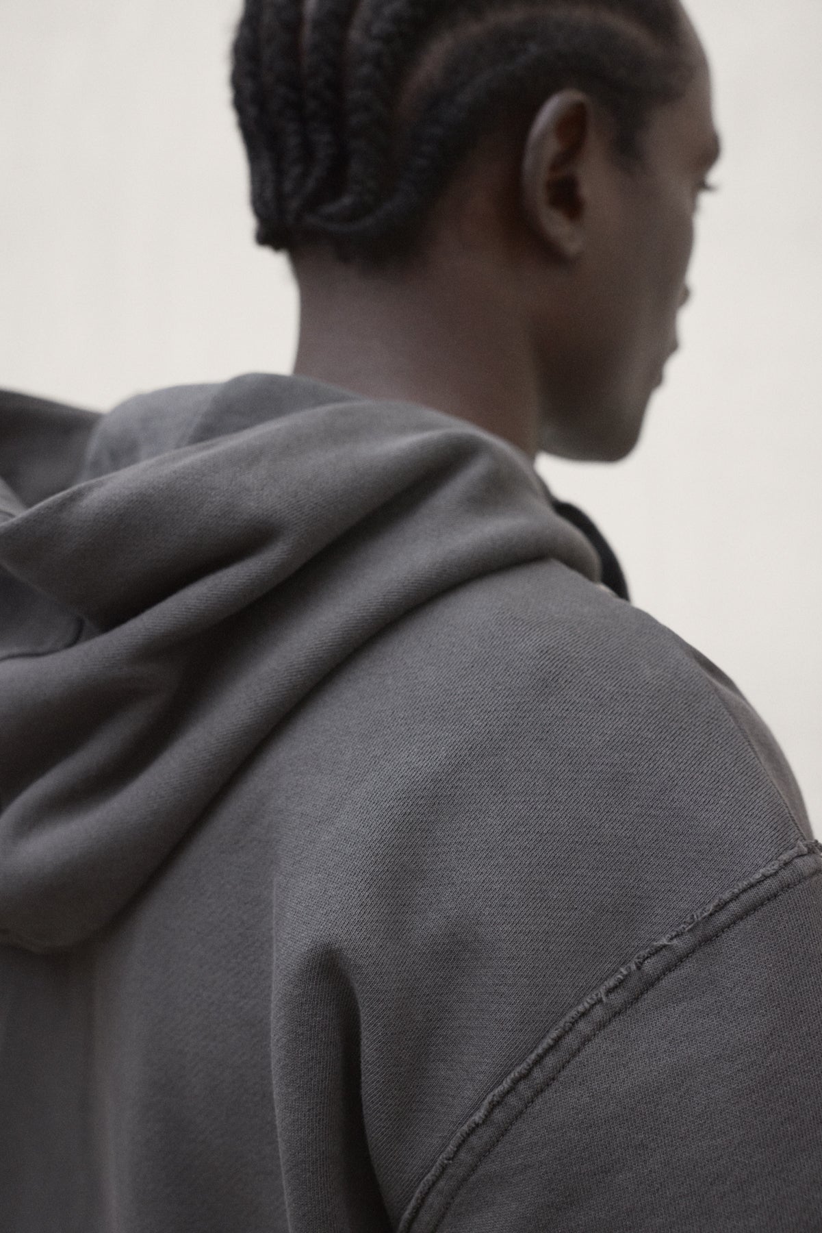 SUDADERA PATES GRIS OSCURO