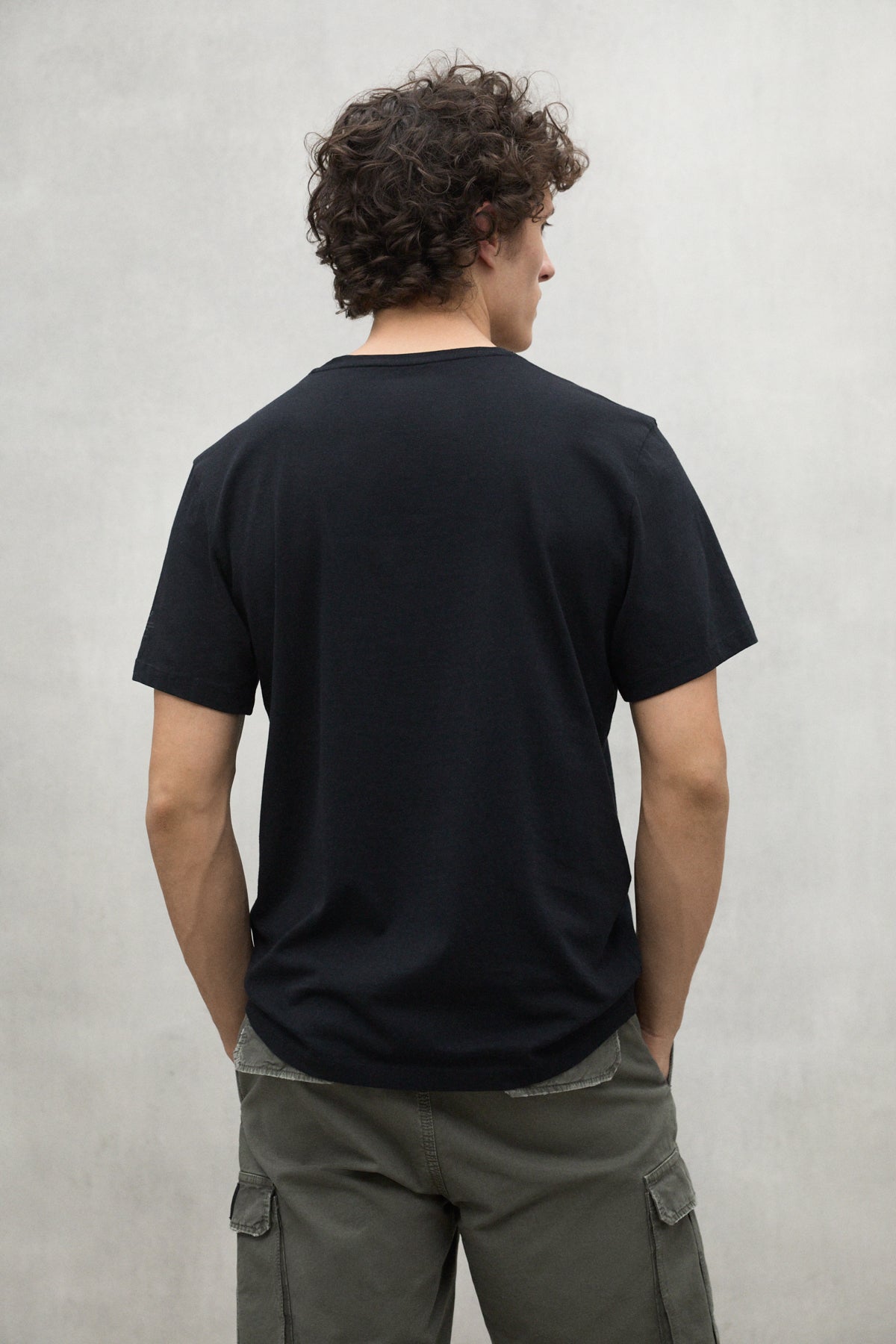 BLACK VENT T-SHIRT