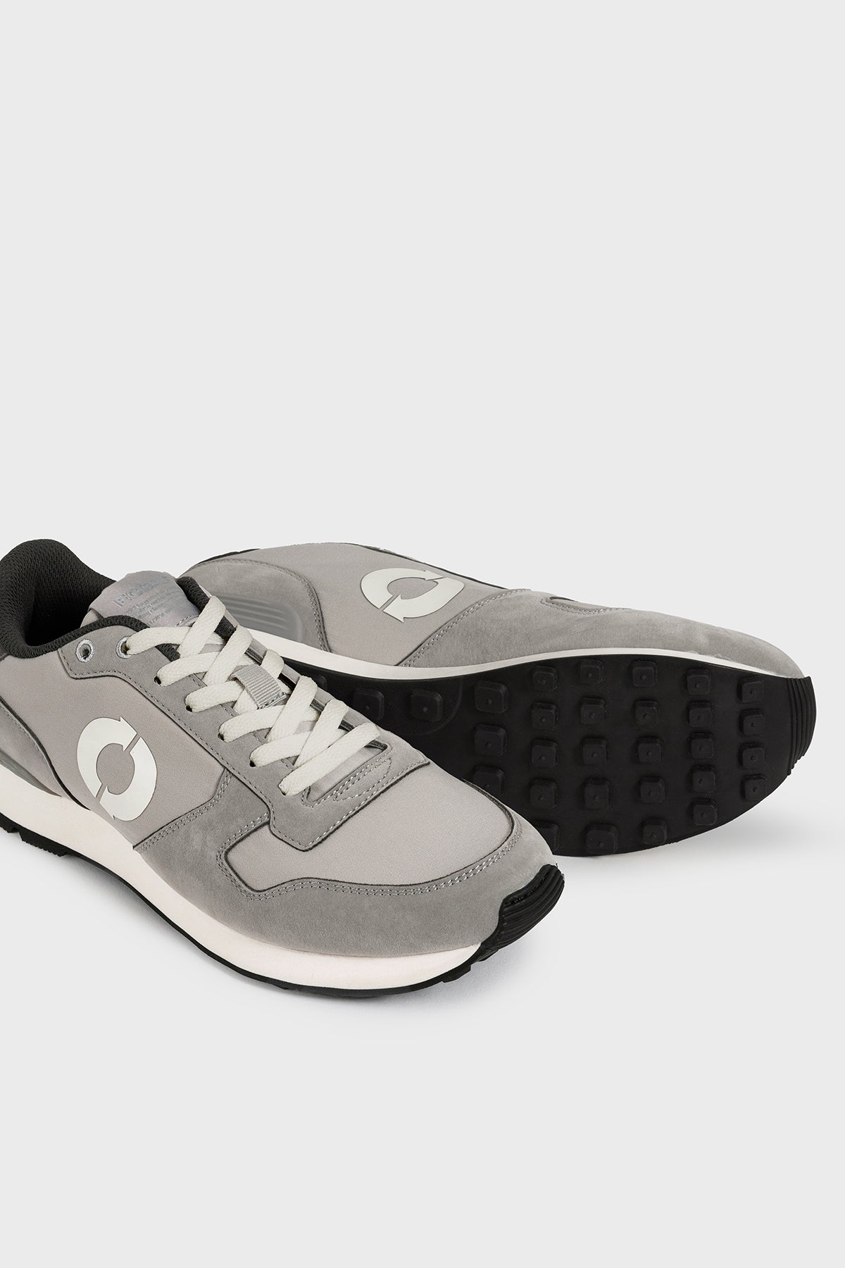 GREY UCLA TRAINERS