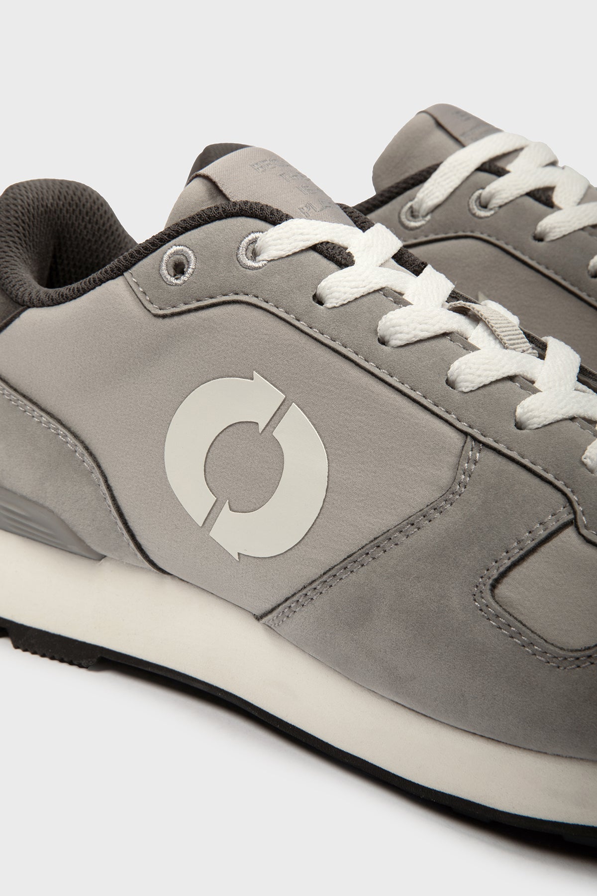GREY UCLA TRAINERS