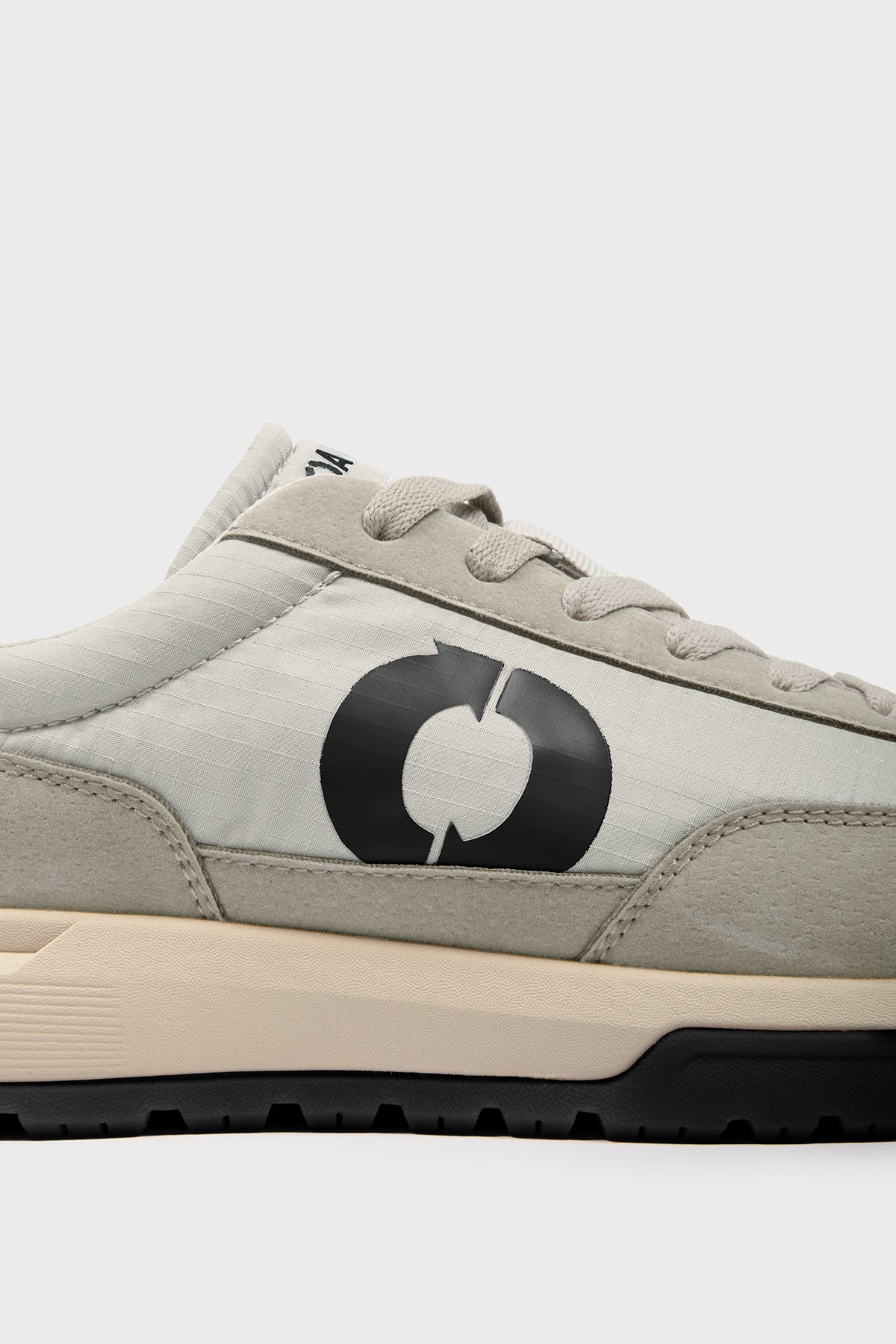 LIGHT GREY VENTURA TRAINERS