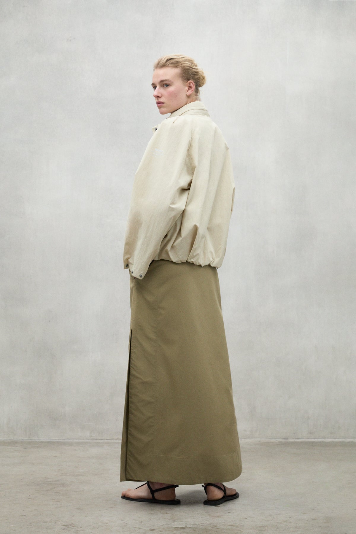 BEIGE BELUMUT JACKET