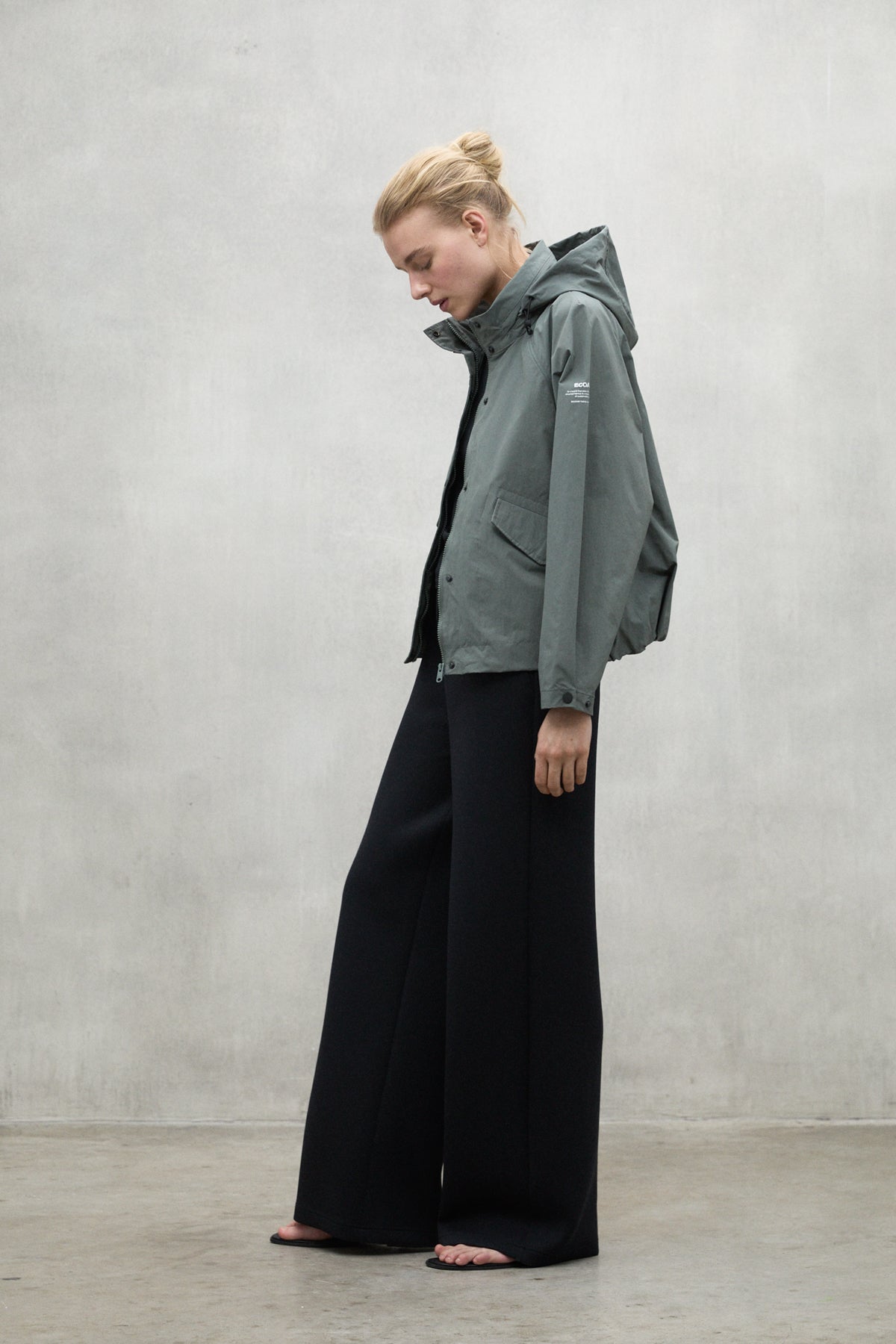 KHAKI BELUMUT JACKET