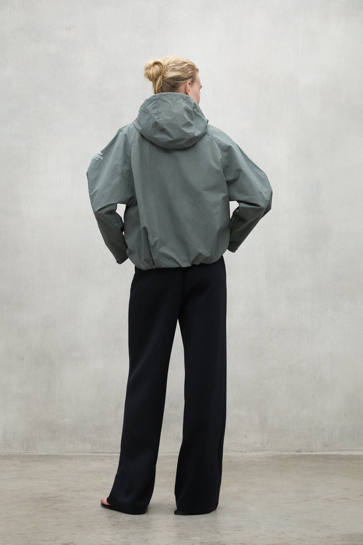 KHAKI BELUMUT JACKET