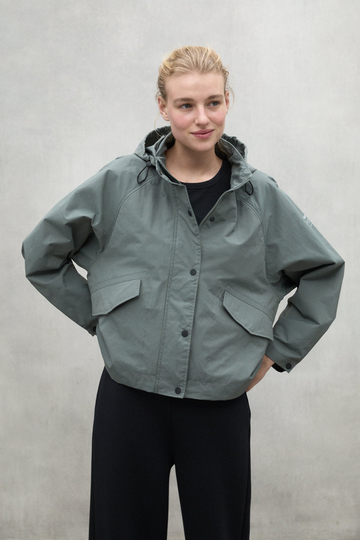 KHAKI BELUMUT JACKET