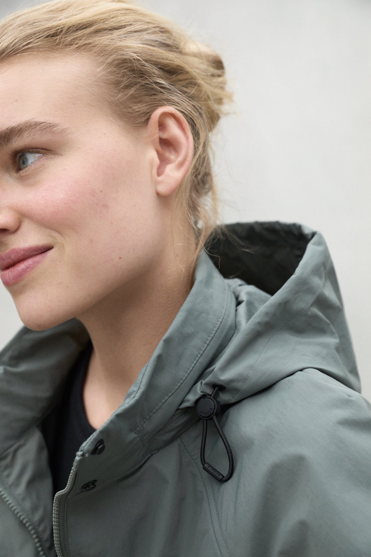 KHAKI BELUMUT JACKET