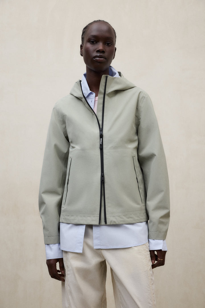 VESTE VENIS VERTE