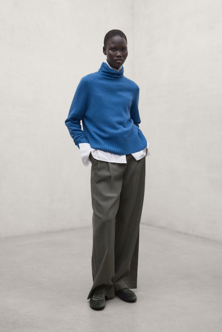 BLUE CAQUI SWEATER