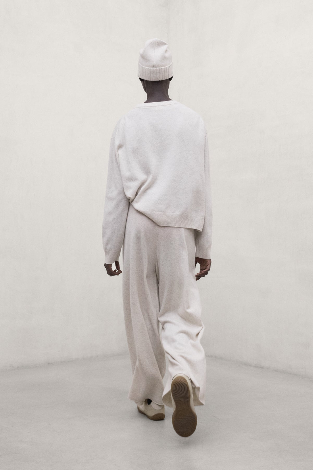 BEIGE COSMOS SWEATER