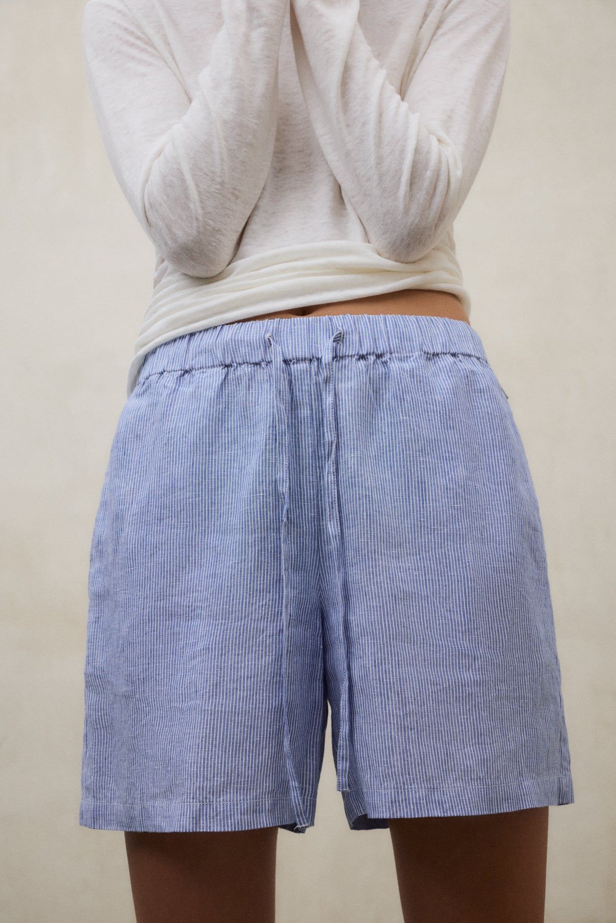 SHORTS ERAS A RAYAS AZULES