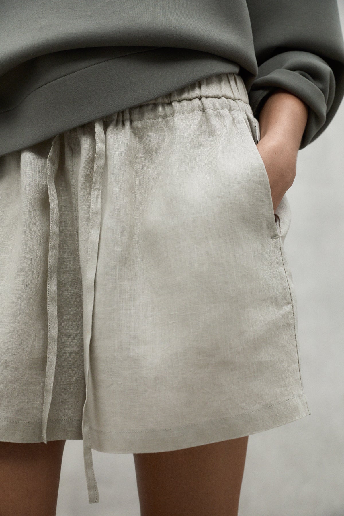 SHORTS DE LINO YERA BEIGE