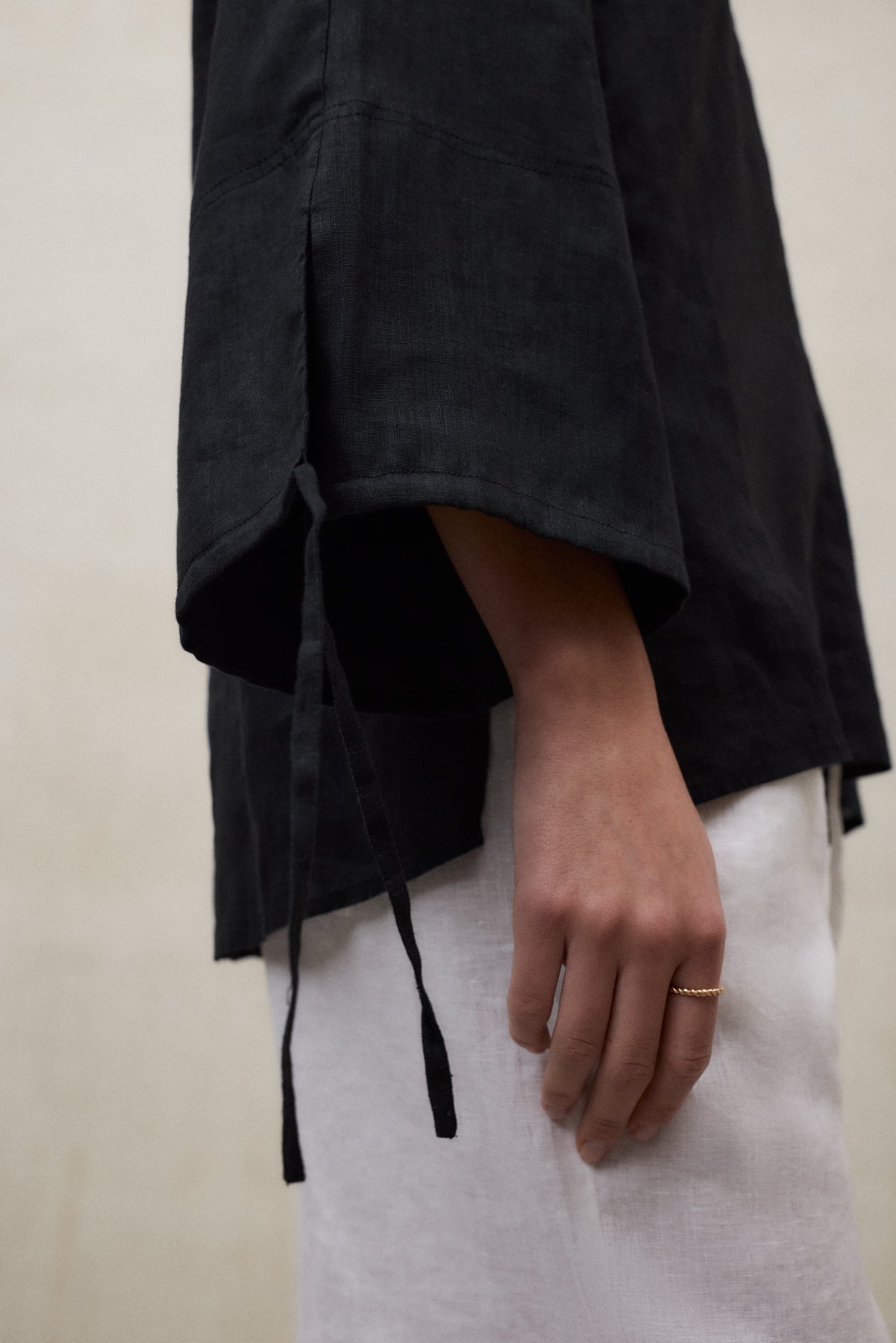 BLACK JENA SHIRT