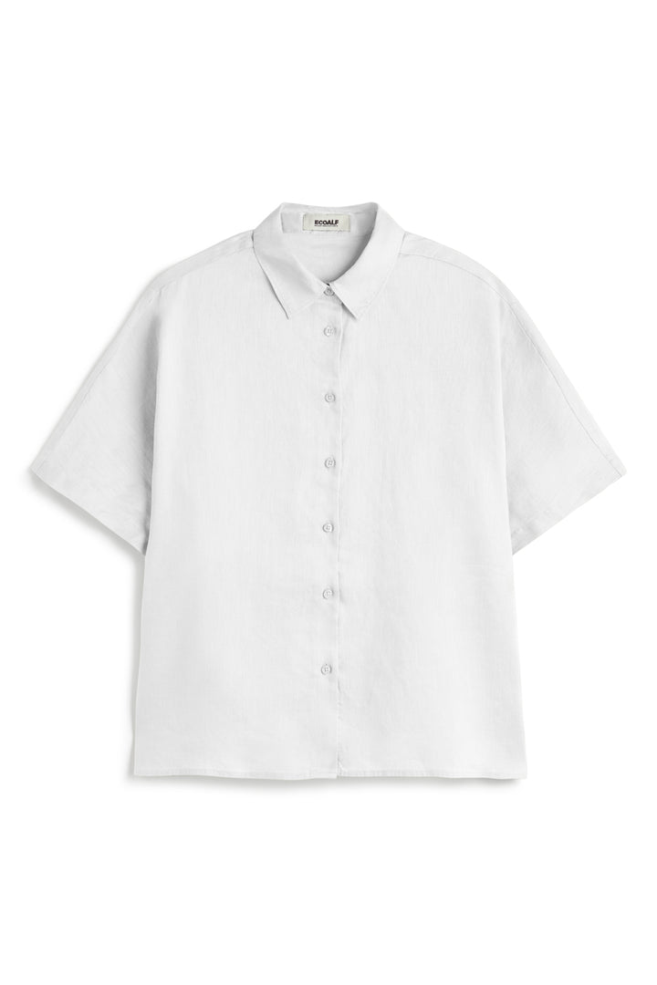 Una camisa de Ecoalf blanca sostenible de manga corta y cuello clásico, con una fila de botones al frente.