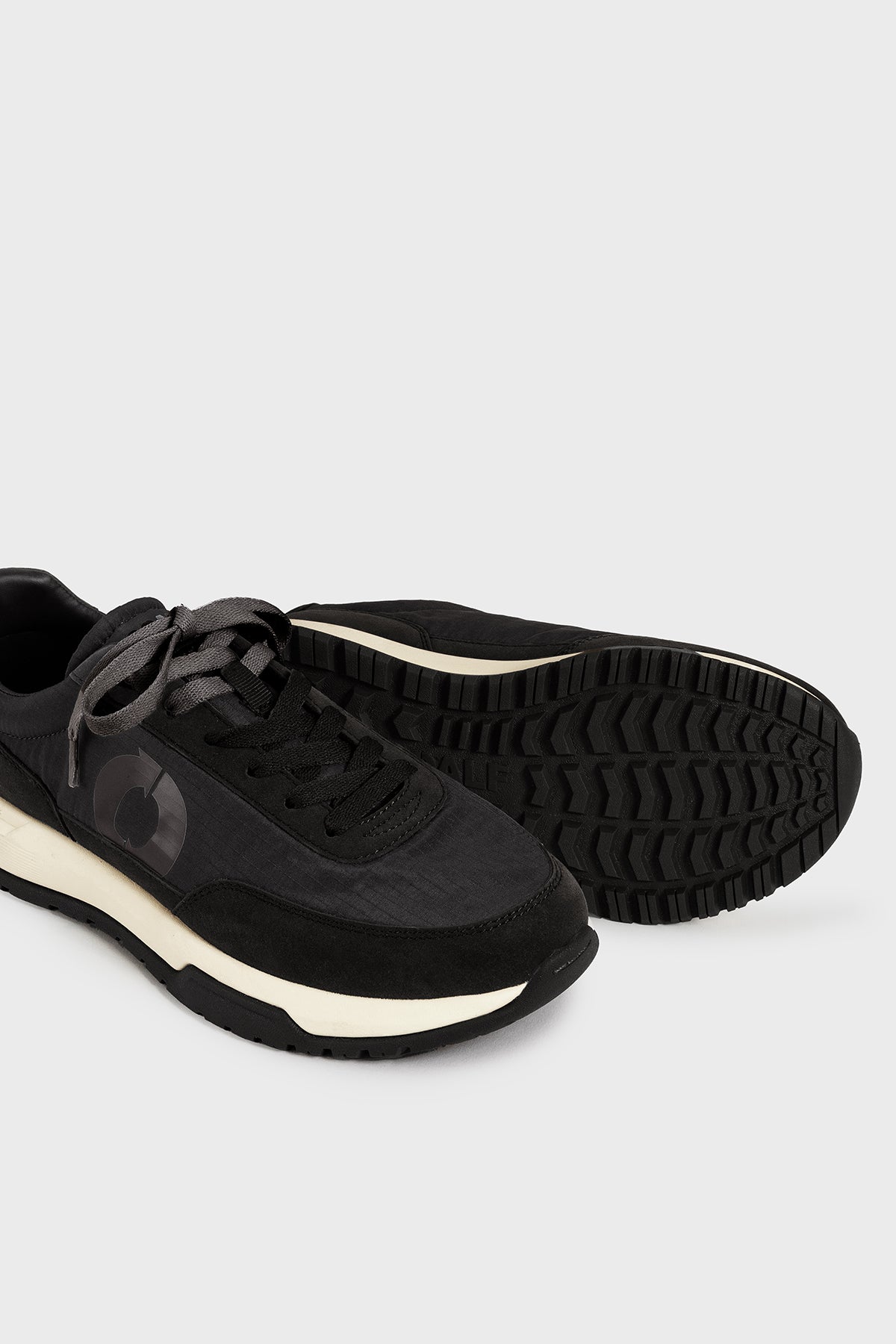BLACK VENTURA TRAINERS