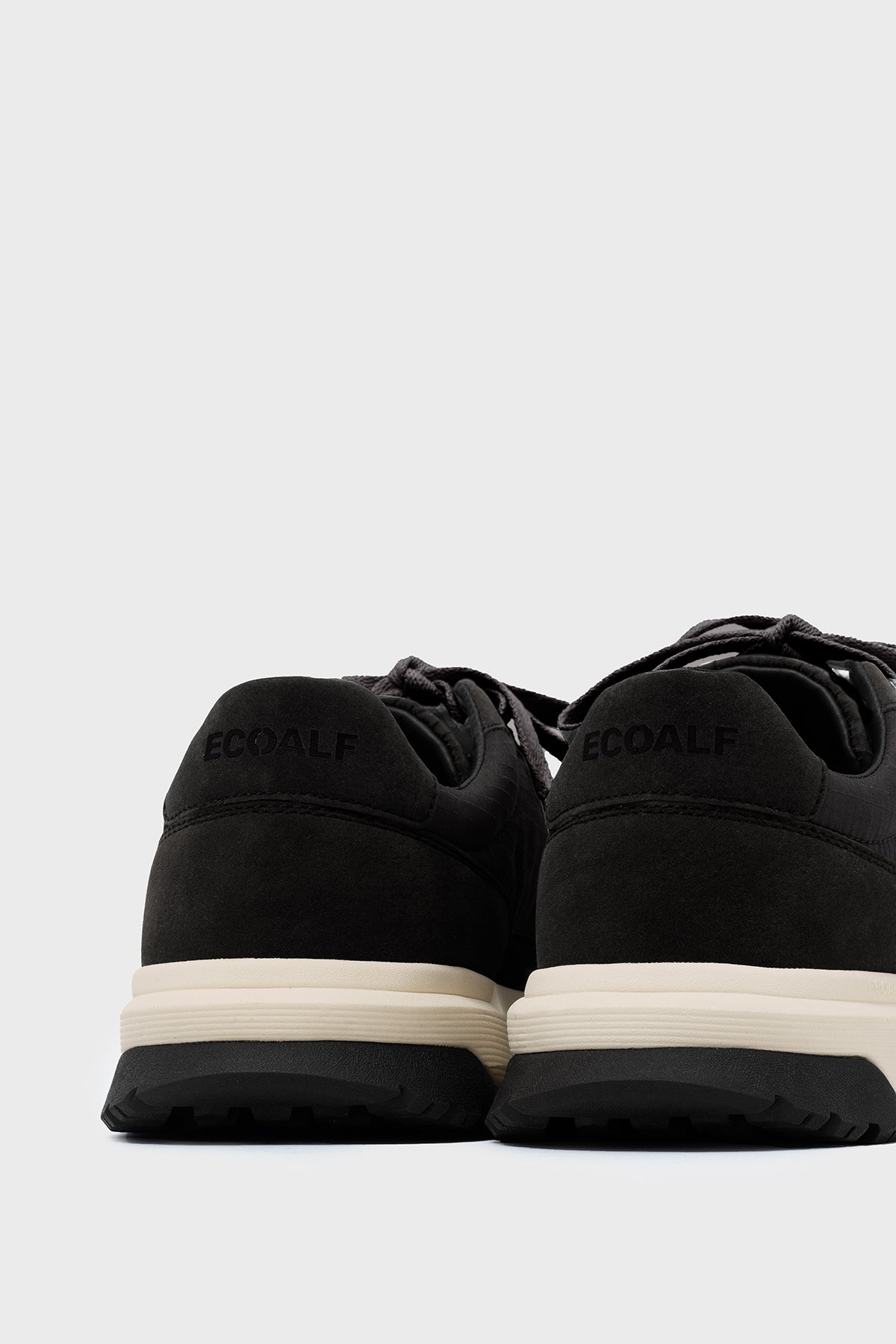 BLACK VENTURA TRAINERS