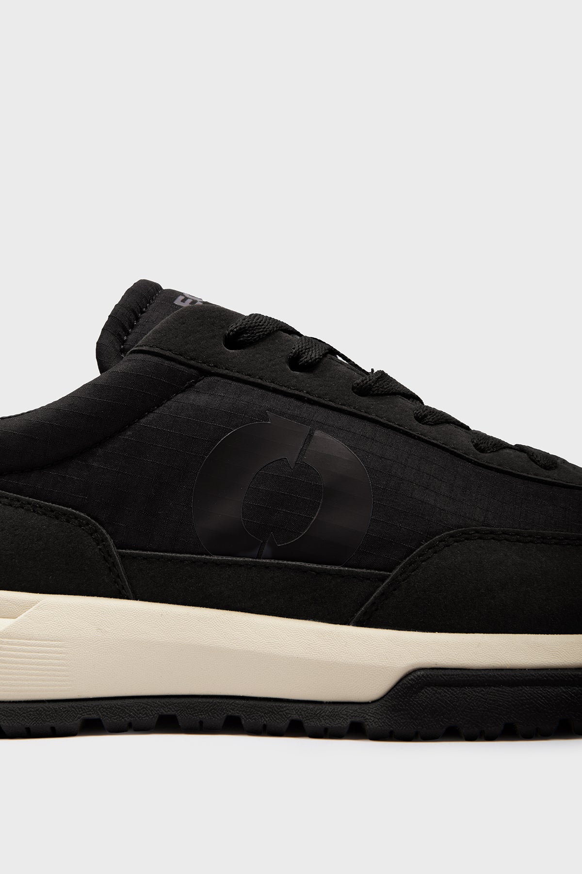 BLACK VENTURA TRAINERS