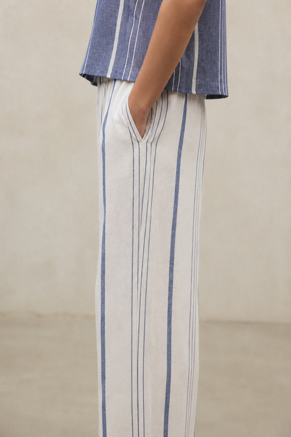 PANTALON DE RAYAS MOSSI BLANCO