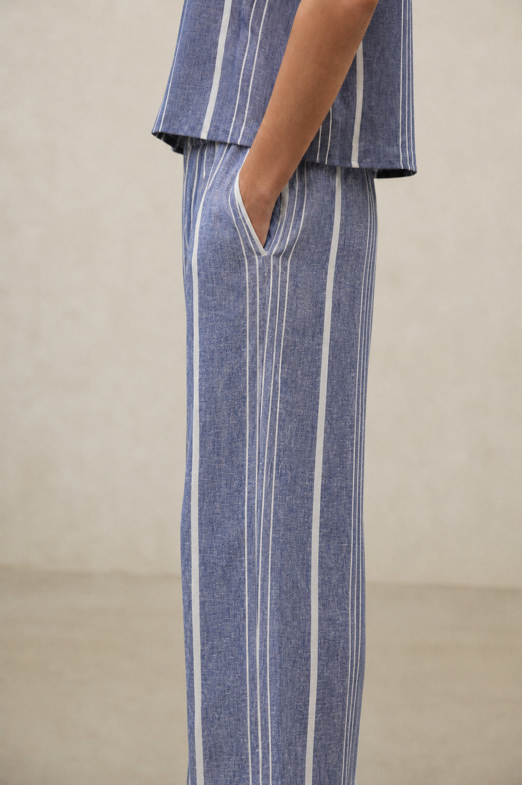 PANTALON DE RAYAS MOSSI AZUL