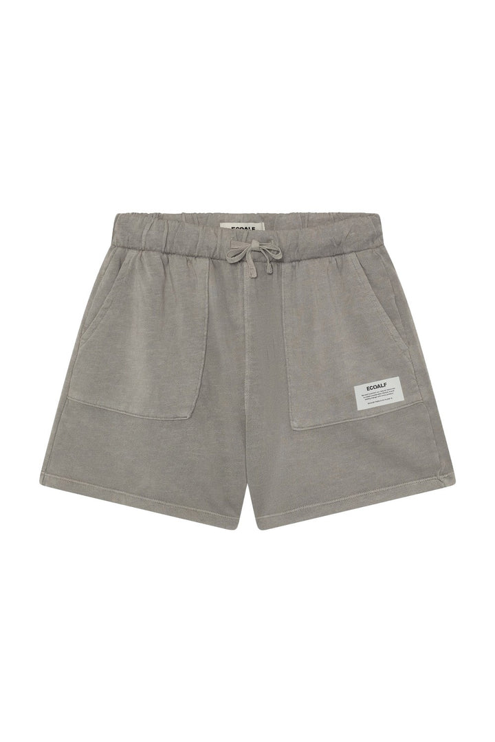 Shorts grises sostenibles de la marca Ecoalf con cordón ajustable y bolsillos delanteros.